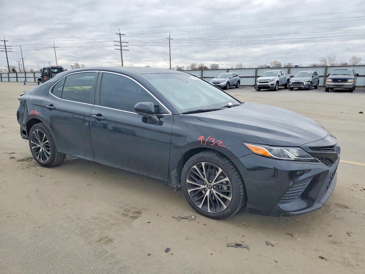 2018 TOYOTA CAMRY SE photo 4