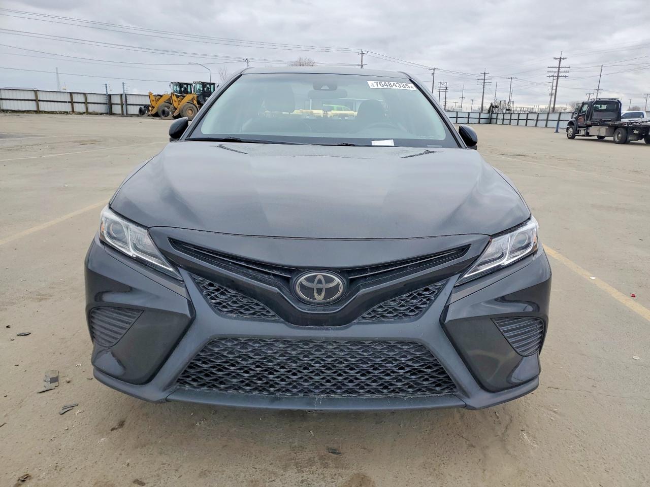 2018 TOYOTA CAMRY SE photo 5