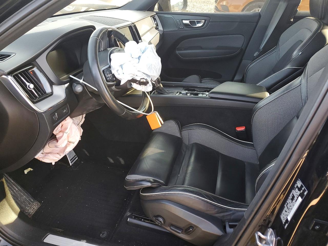2021 VOLVO XC60 T5 R-DESIGN photo 19