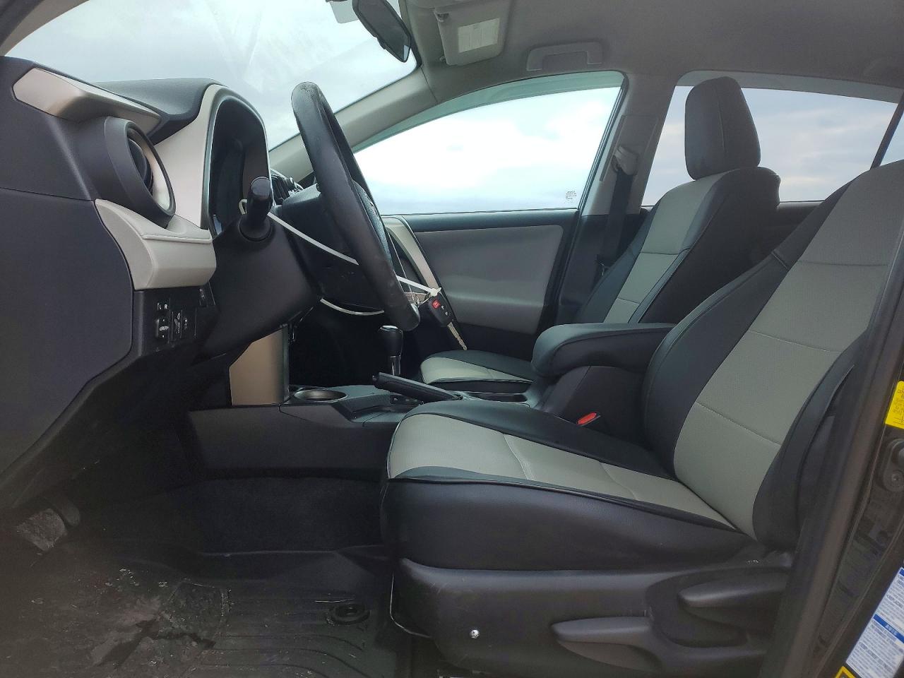 2015 TOYOTA RAV4 LE photo 7