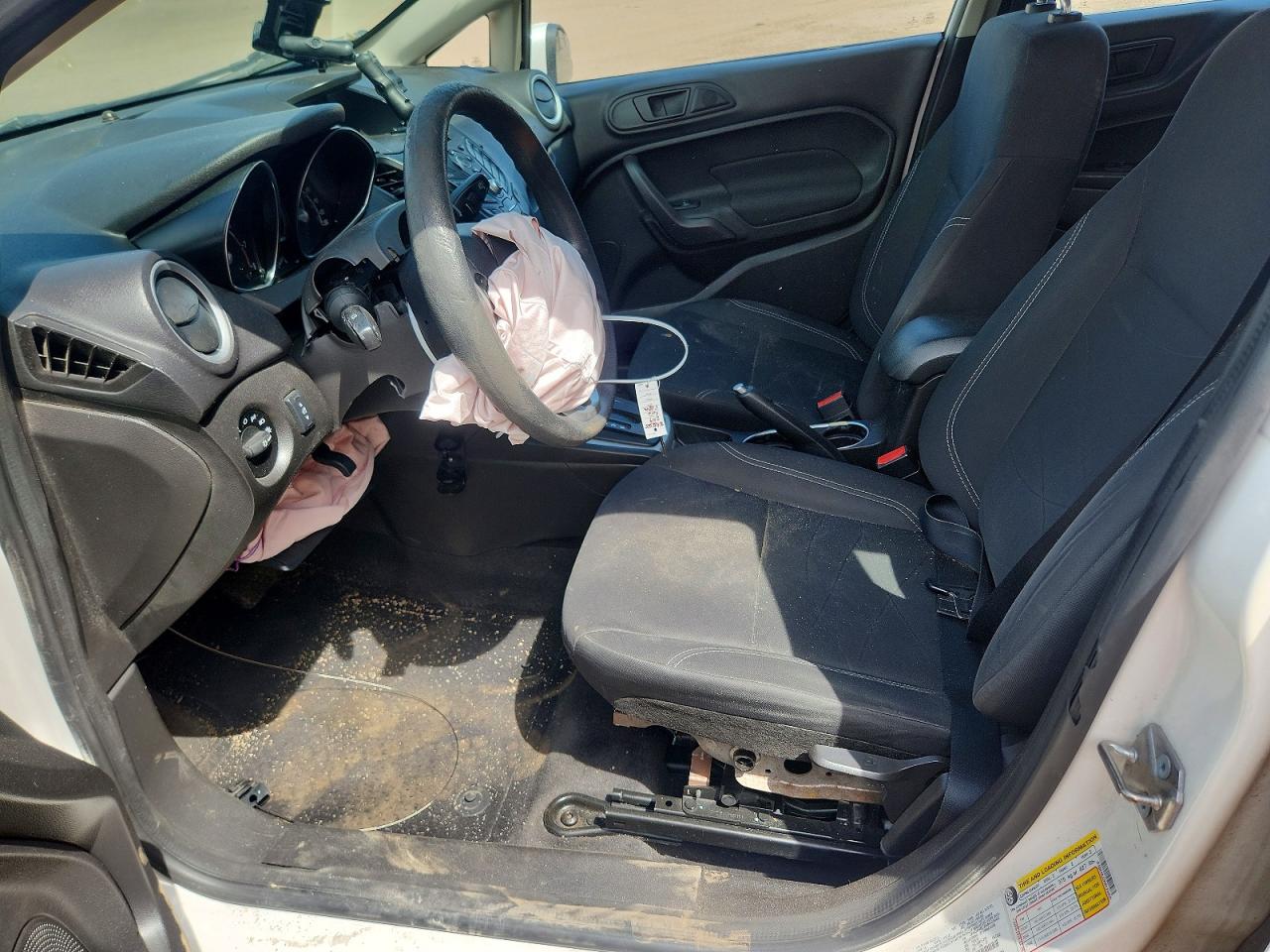 2019 FORD FIESTA SE photo 19