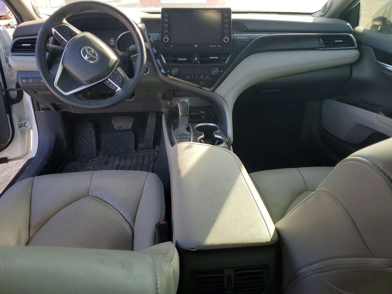 2024 TOYOTA CAMRY XLE photo 8