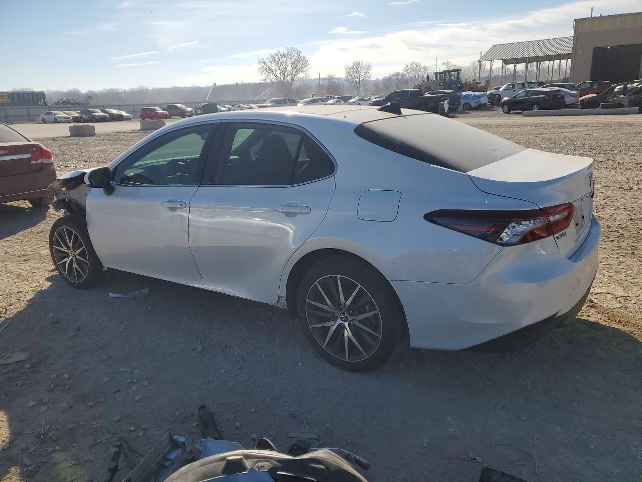 2024 TOYOTA CAMRY XLE photo 2