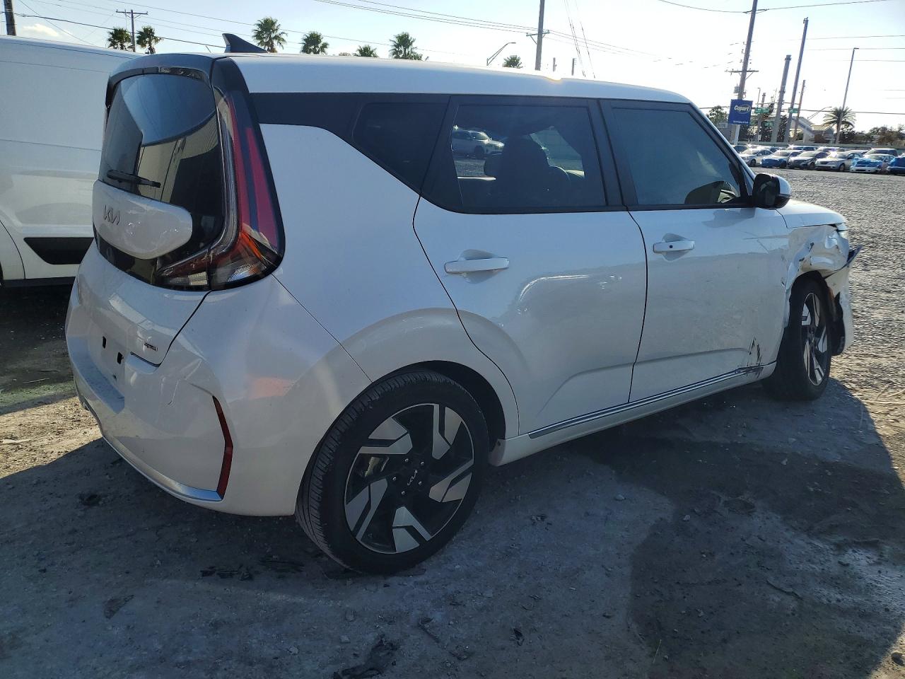 2025 KIA SOUL GT-LINE photo 3