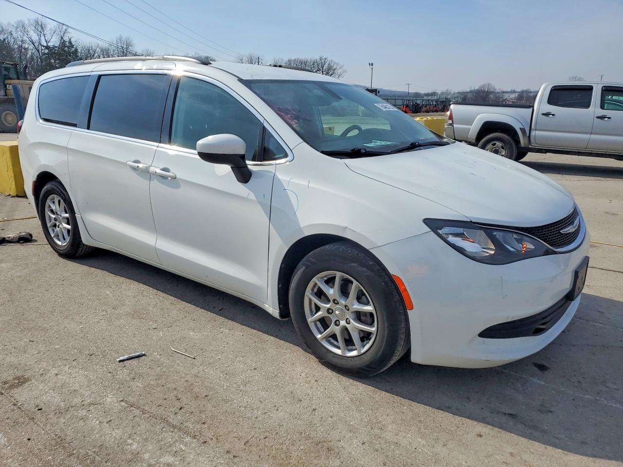 2020 CHRYSLER VOYAGER LXI photo 4