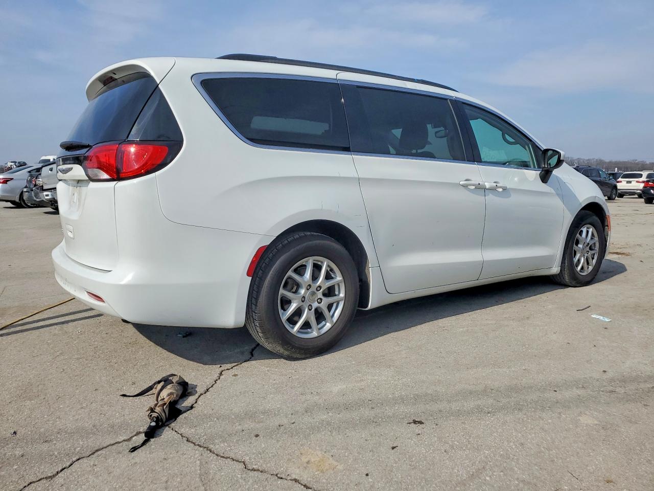 2020 CHRYSLER VOYAGER LXI photo 3