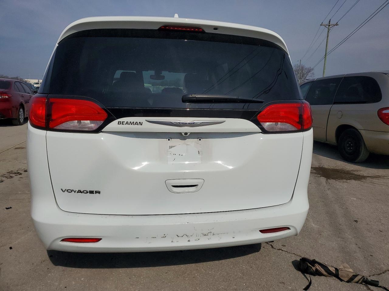 2020 CHRYSLER VOYAGER LXI photo 6