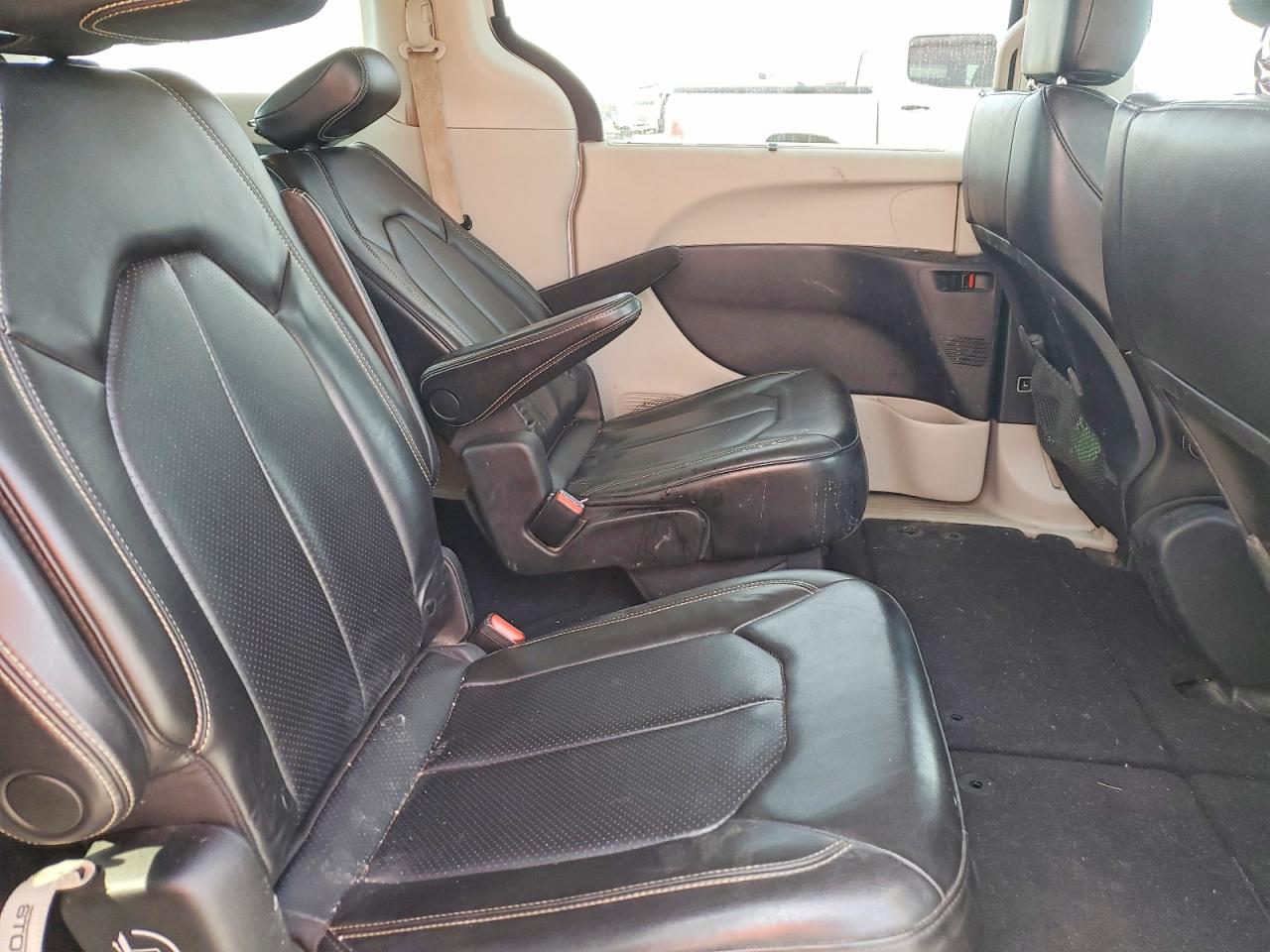 2020 CHRYSLER VOYAGER LXI photo 11