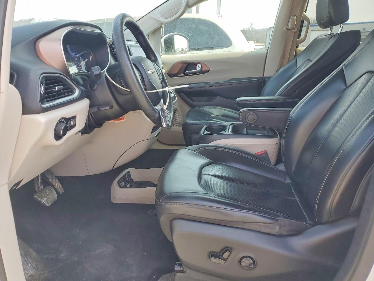 2020 CHRYSLER VOYAGER LXI photo 7