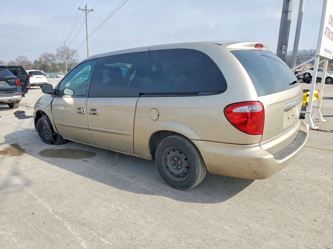 2003 CHRYSLER TOWN & COUNTRY photo 3