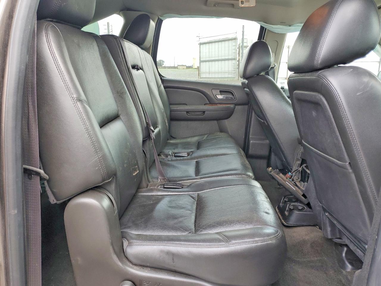 2013 CHEVROLET SUBURBAN K1500 LTZ photo 11