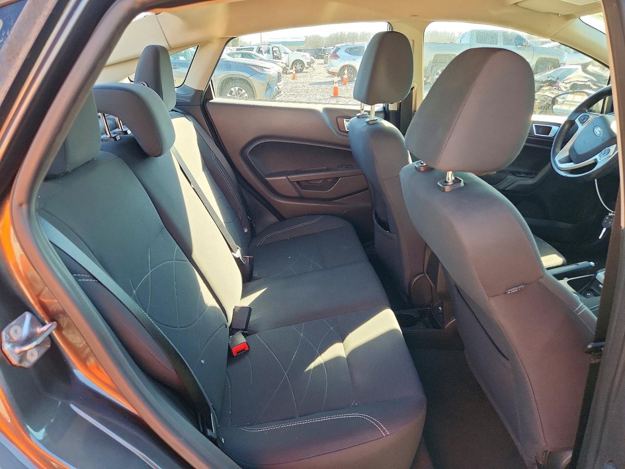 2015 FORD FIESTA SE photo 19