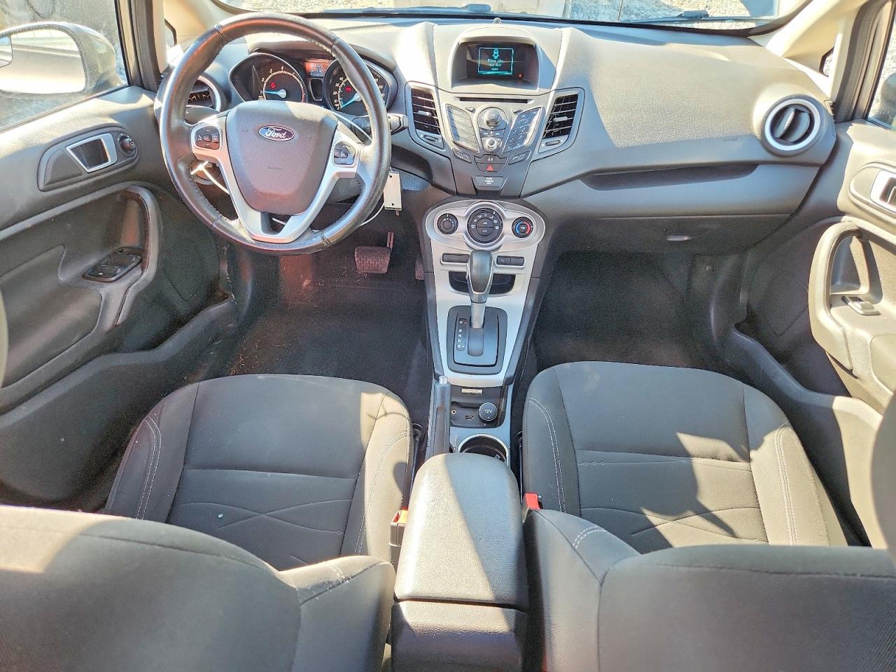 2015 FORD FIESTA SE photo 15