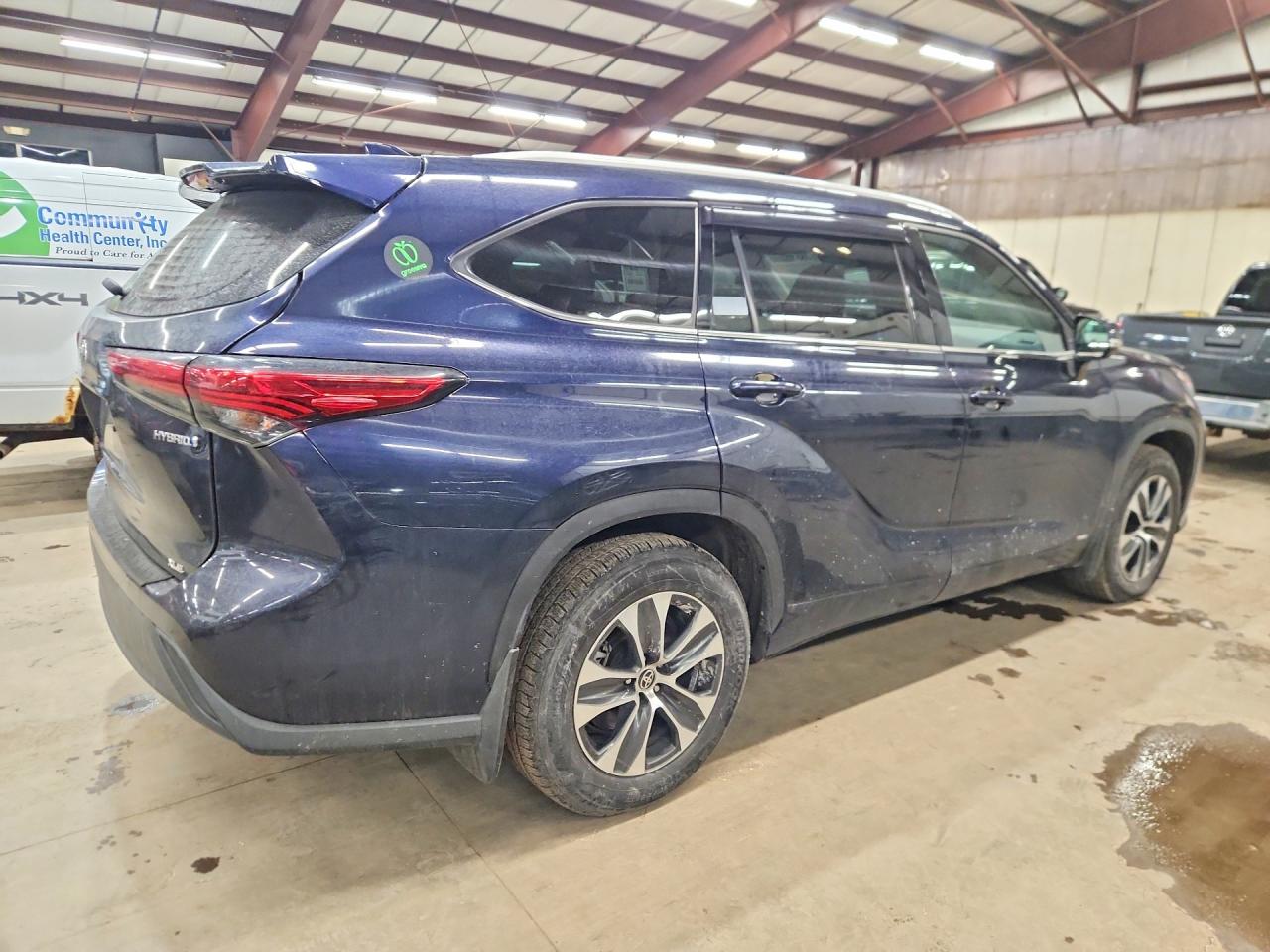 2022 TOYOTA HIGHLANDER HYBRID XLE photo 3