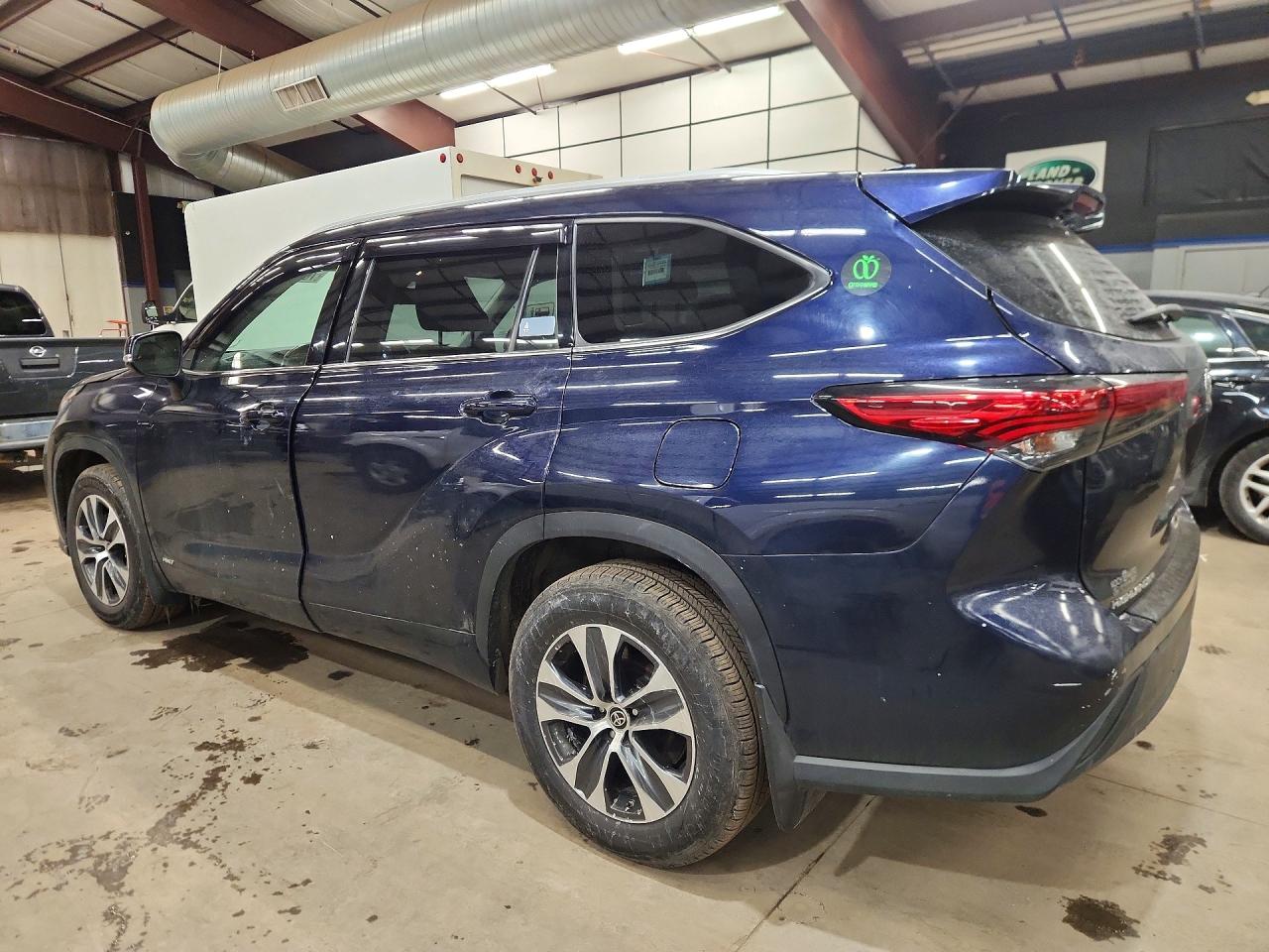 2022 TOYOTA HIGHLANDER HYBRID XLE photo 2