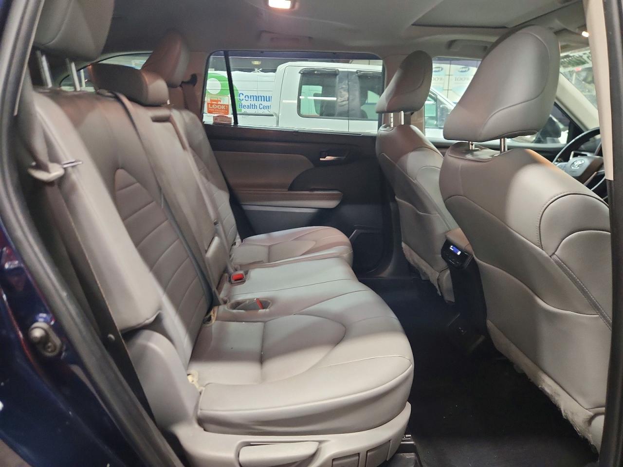 2022 TOYOTA HIGHLANDER HYBRID XLE photo 11
