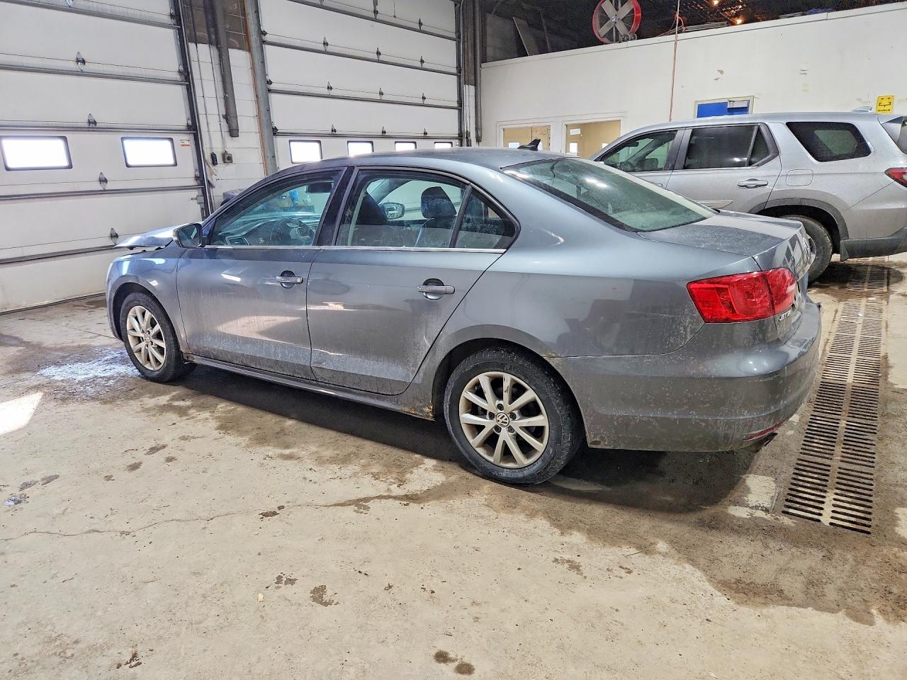 2013 VOLKSWAGEN JETTA SE photo 2