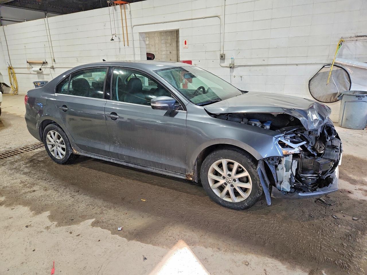 2013 VOLKSWAGEN JETTA SE photo 4