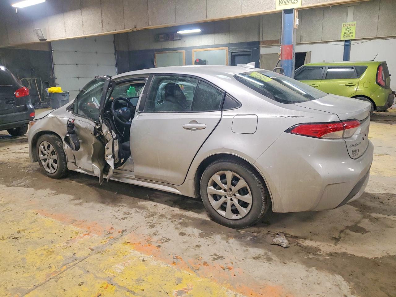 2021 TOYOTA COROLLA LE photo 2