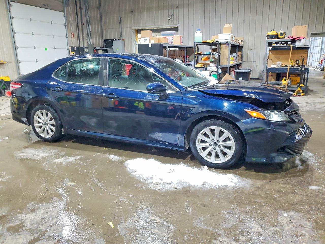 2018 TOYOTA CAMRY LE photo 4