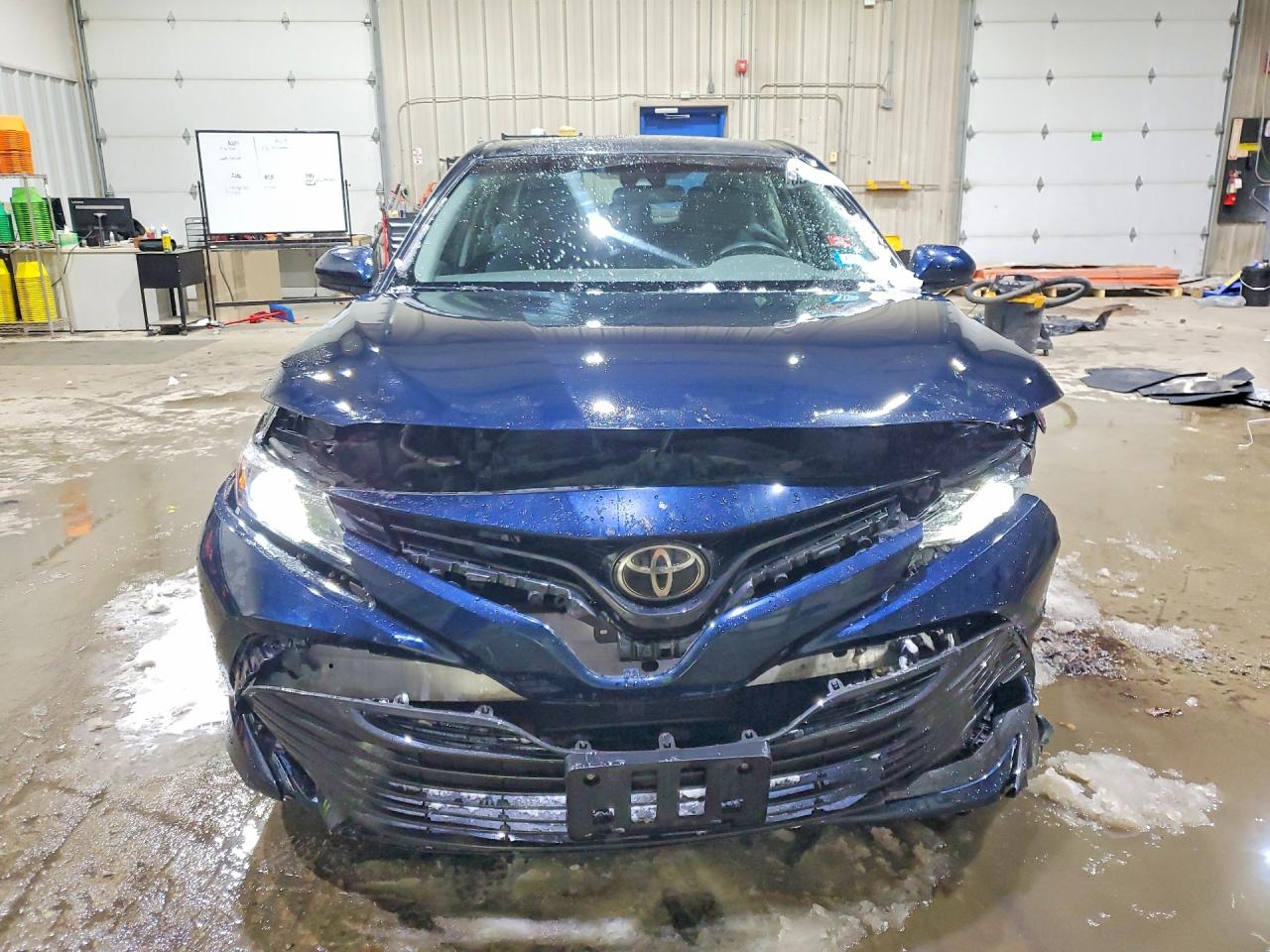 2018 TOYOTA CAMRY LE photo 5