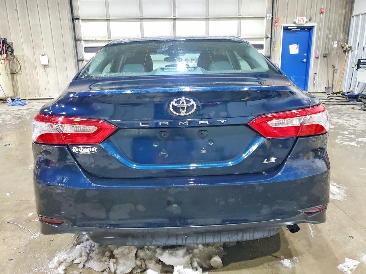 2018 TOYOTA CAMRY LE photo 6