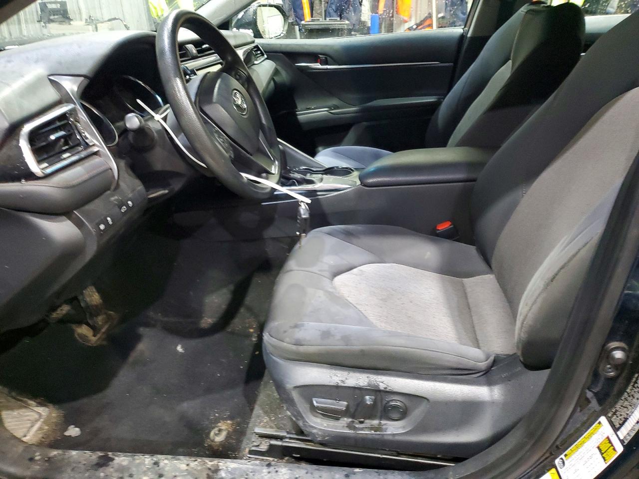 2018 TOYOTA CAMRY LE photo 7