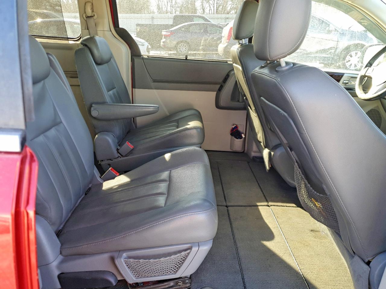 2010 CHRYSLER TOWN & COUNTRY TOURING photo 11