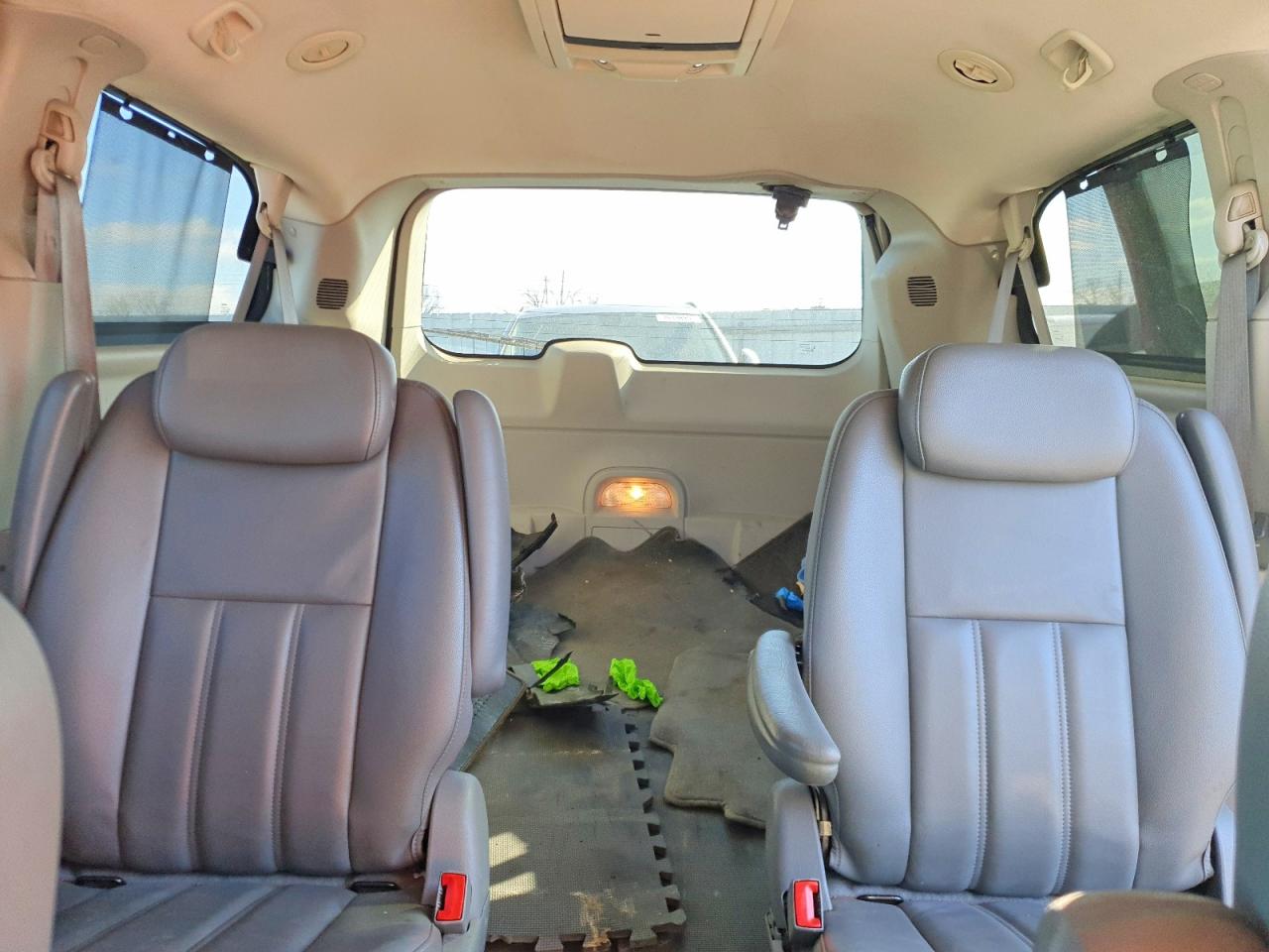 2010 CHRYSLER TOWN & COUNTRY TOURING photo 10