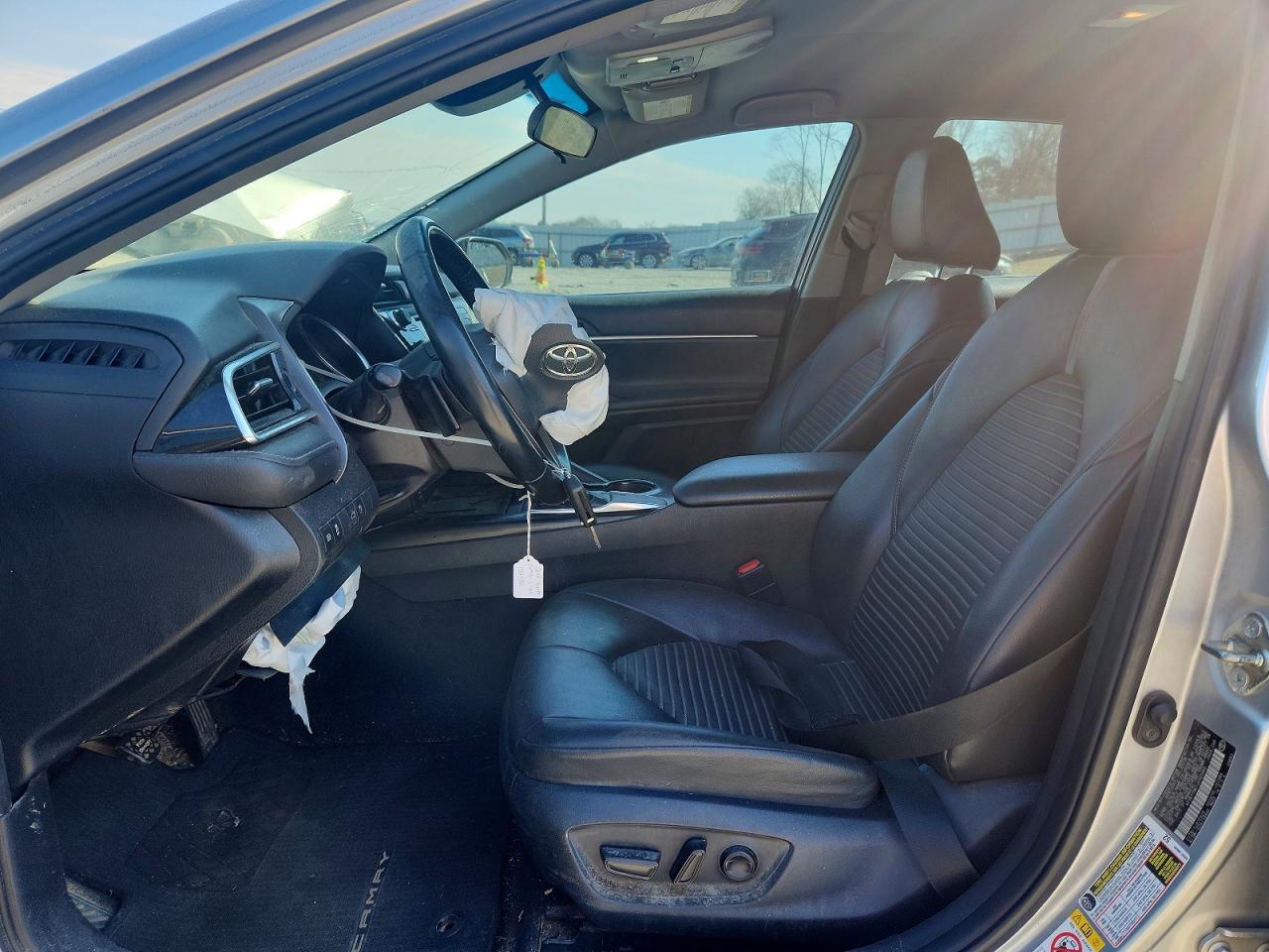 2018 TOYOTA CAMRY photo 19
