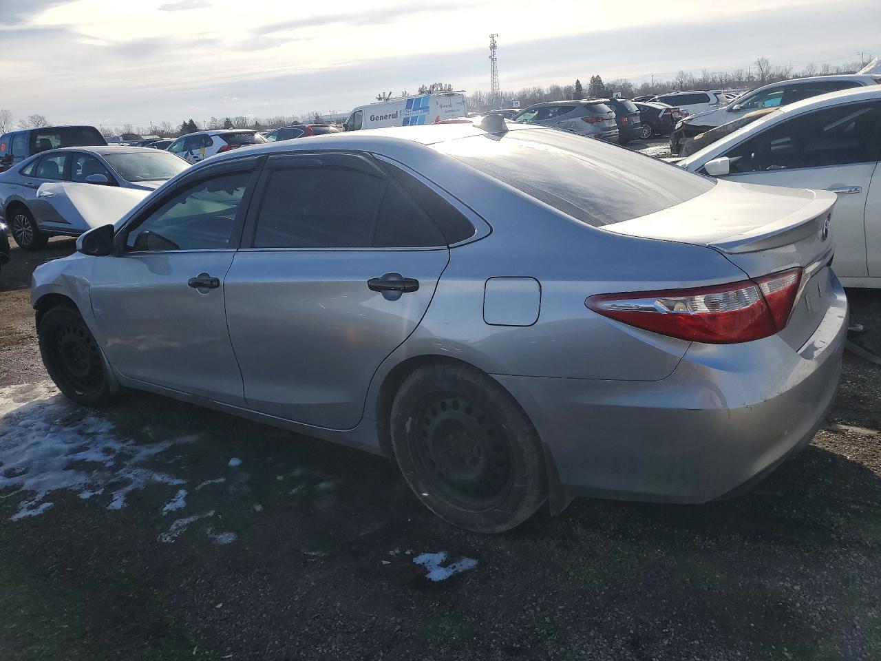 2017 TOYOTA CAMRY photo 2