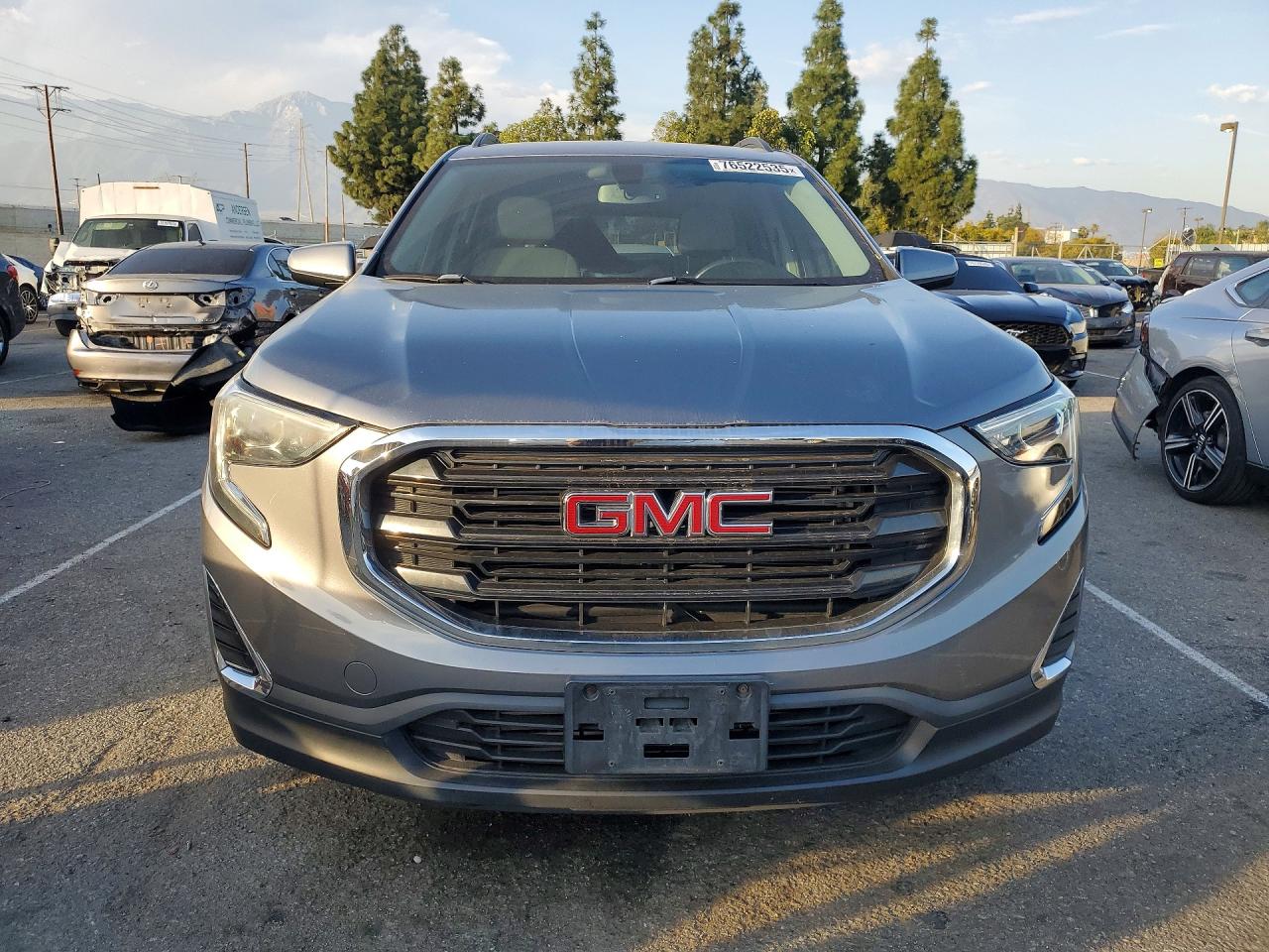 2018 GMC TERRAIN SLE photo 5