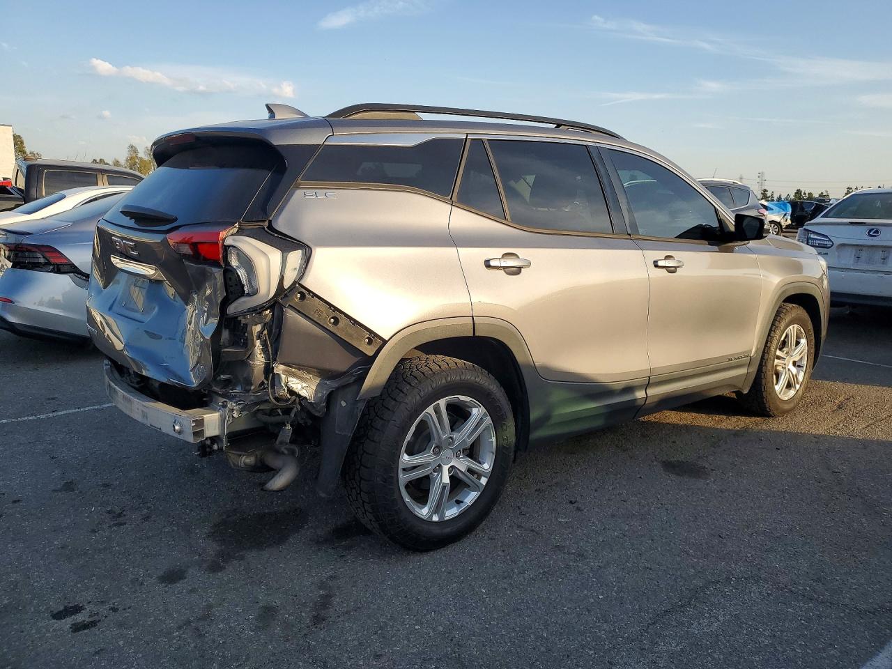 2018 GMC TERRAIN SLE photo 3