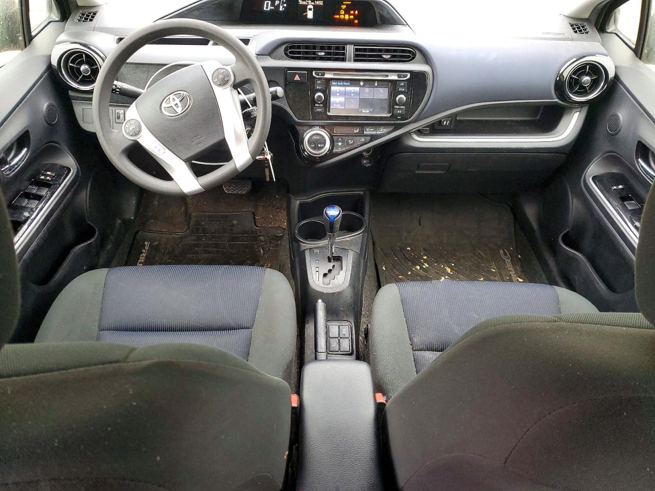 2015 TOYOTA PRIUS C photo 15