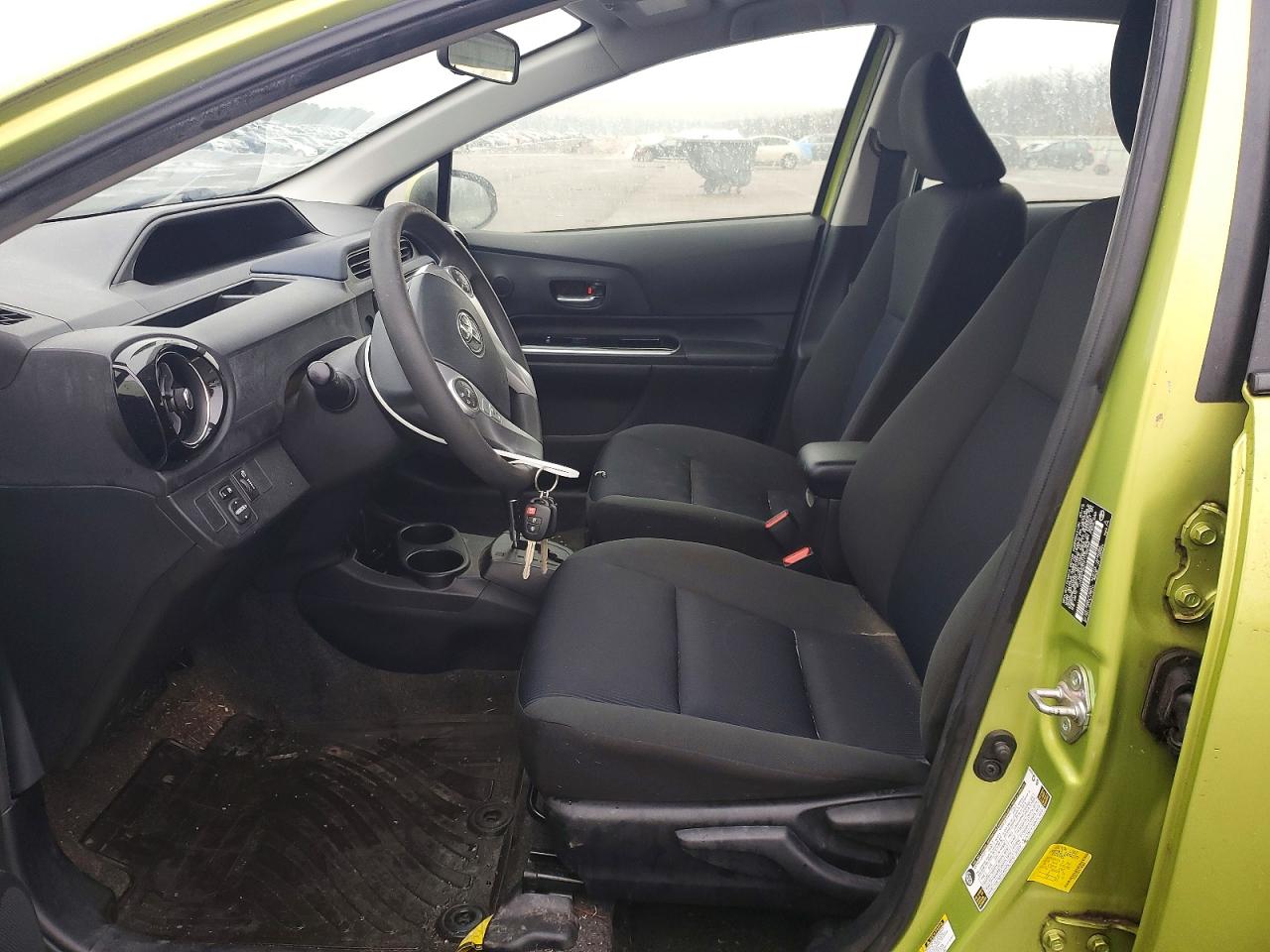 2015 TOYOTA PRIUS C photo 13