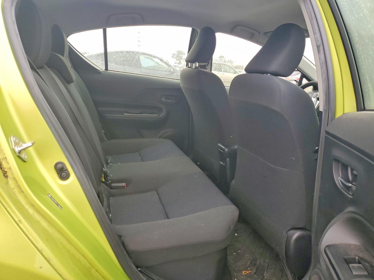 2015 TOYOTA PRIUS C photo 19