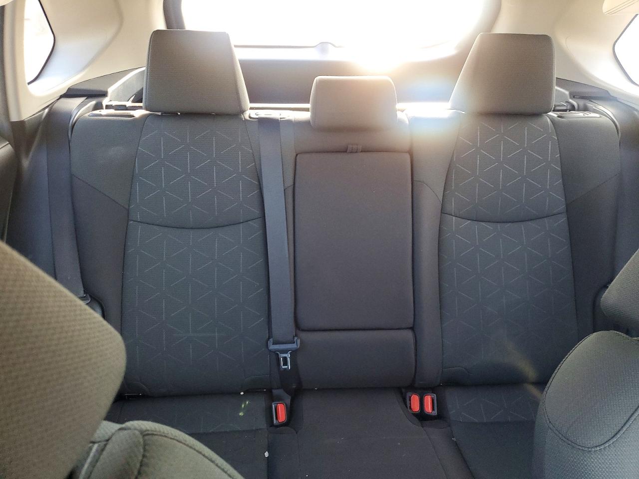 2024 TOYOTA RAV4 XLE photo 19