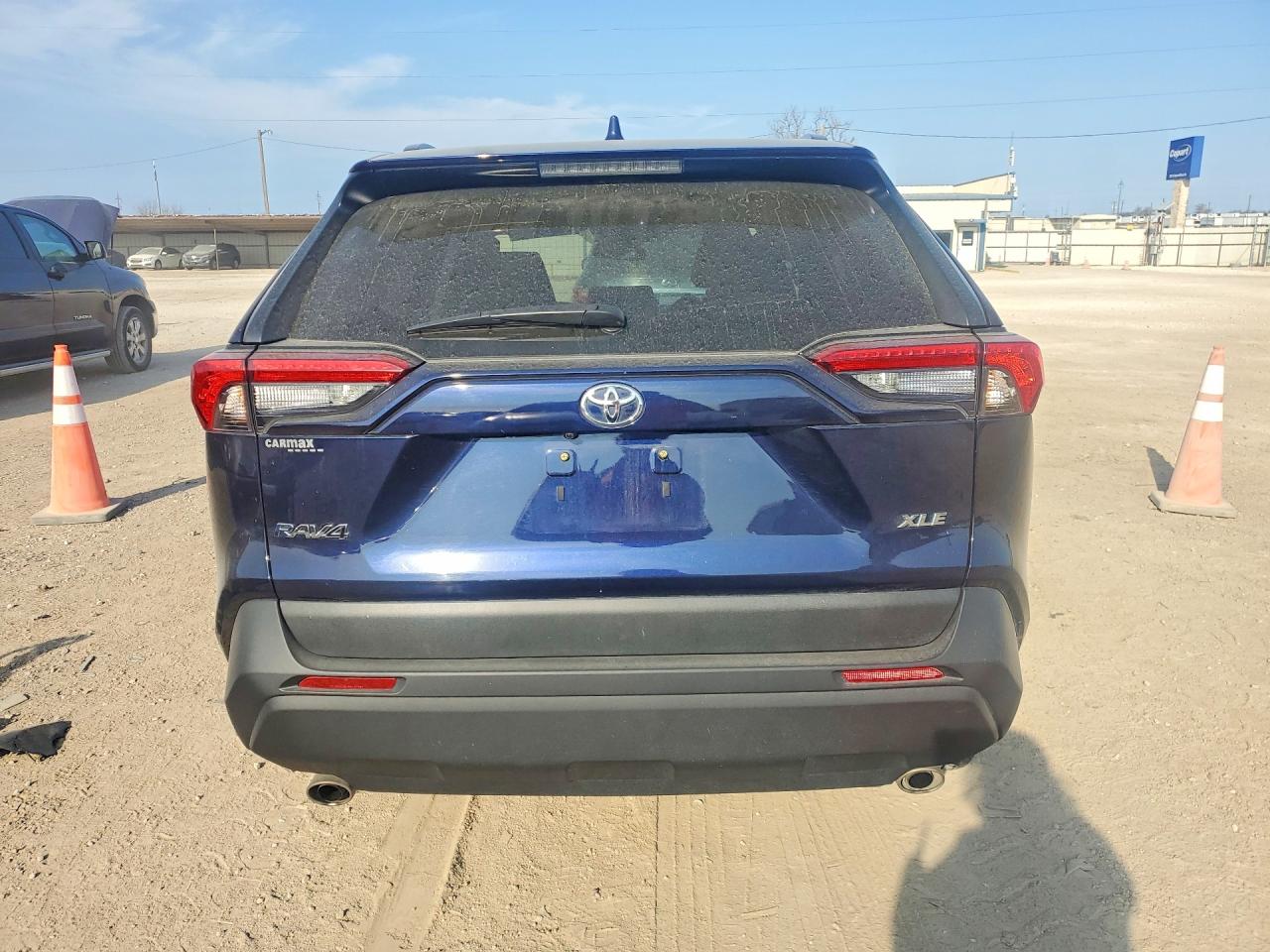 2024 TOYOTA RAV4 XLE photo 11