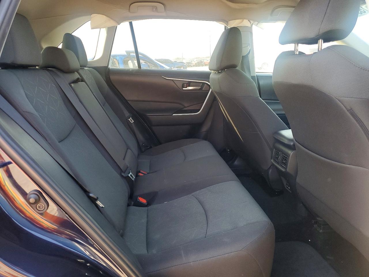 2024 TOYOTA RAV4 XLE photo 21