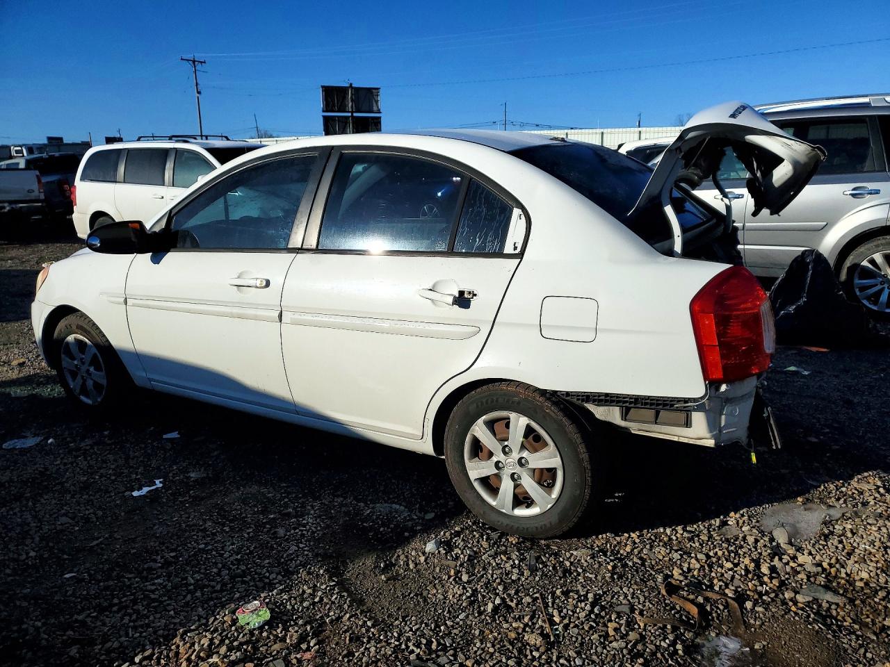 2009 HYUNDAI ACCENT photo 4