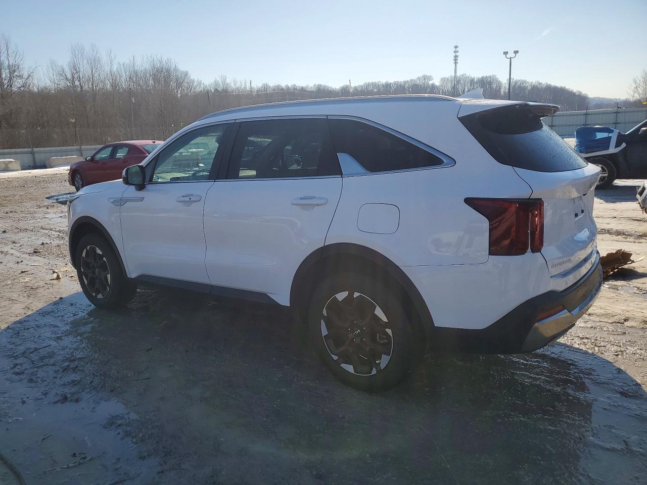 2024 KIA SORENTO S photo 2