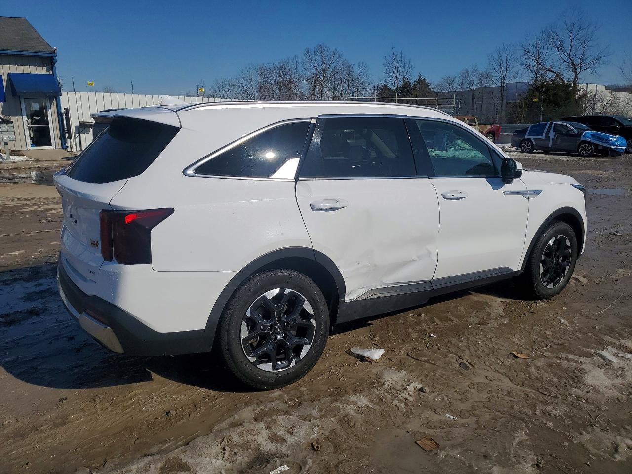2024 KIA SORENTO S photo 3