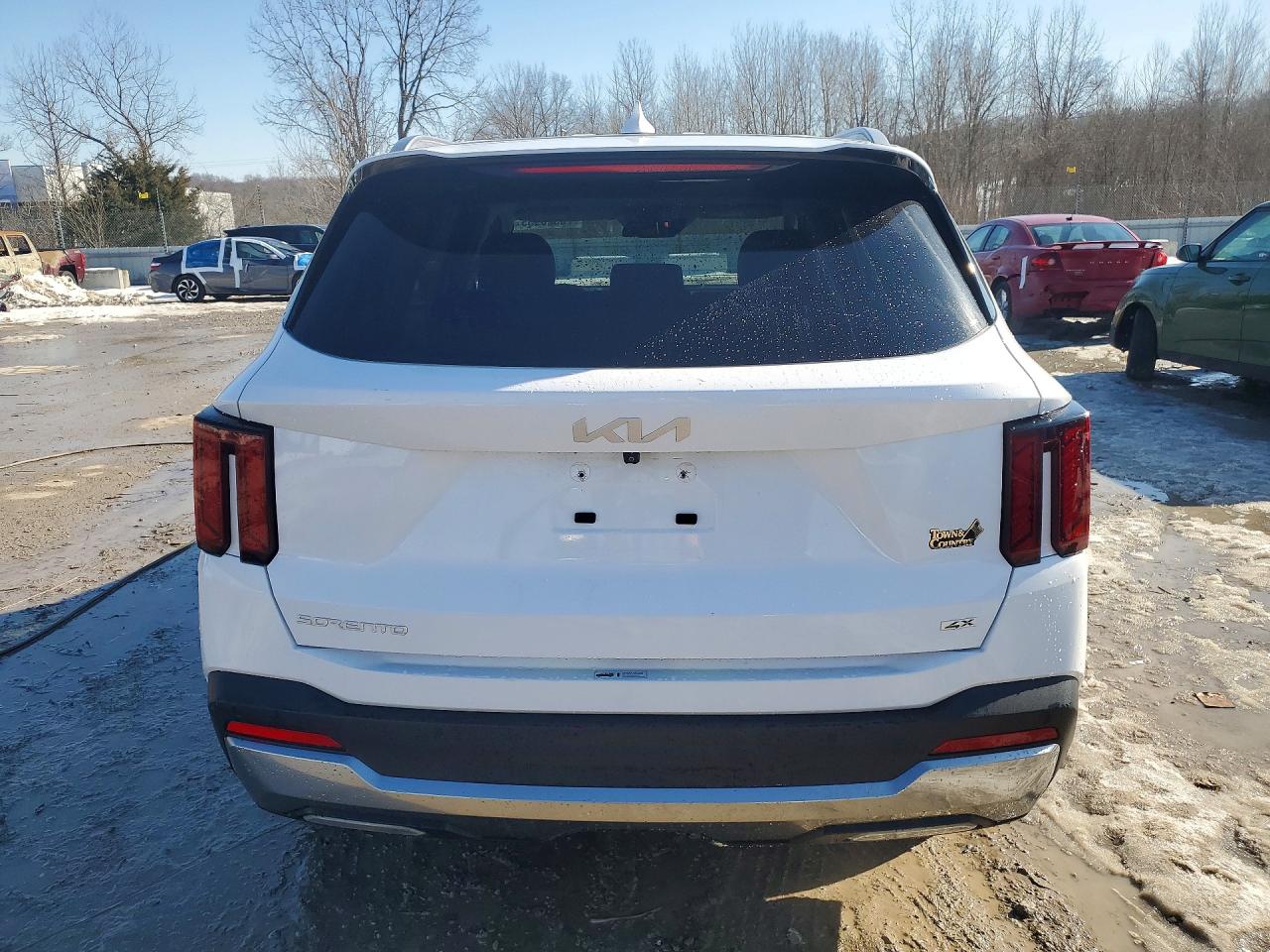 2024 KIA SORENTO S photo 6