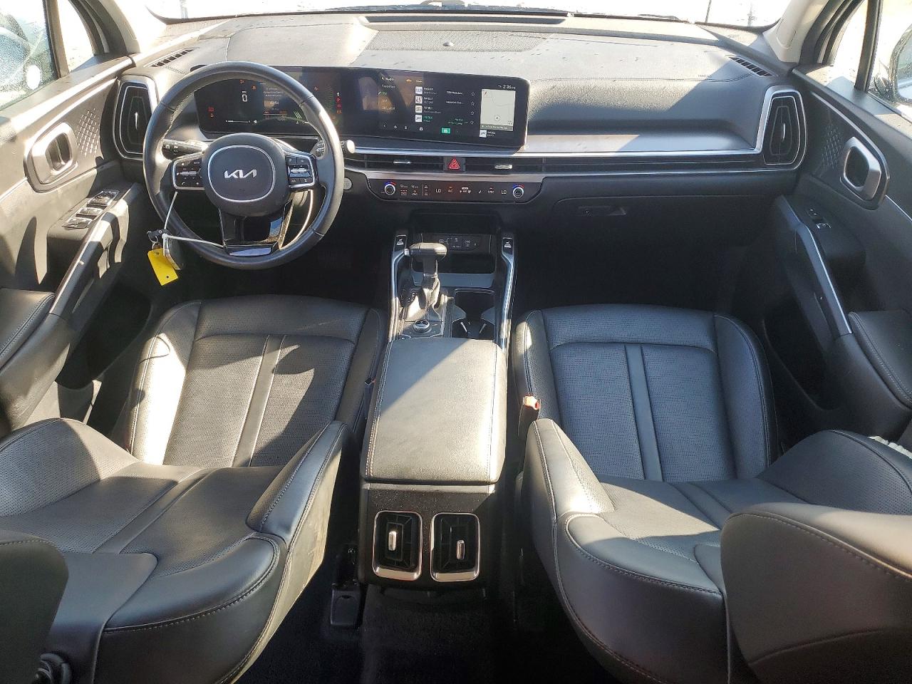 2024 KIA SORENTO S photo 8