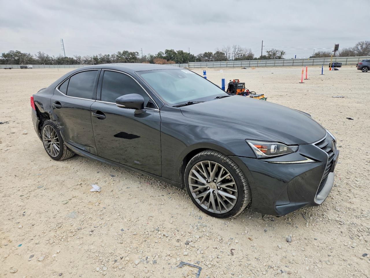 2017 LEXUS IS 200T photo 4