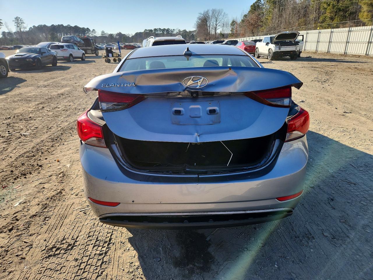 2016 HYUNDAI ELANTRA SE photo 11