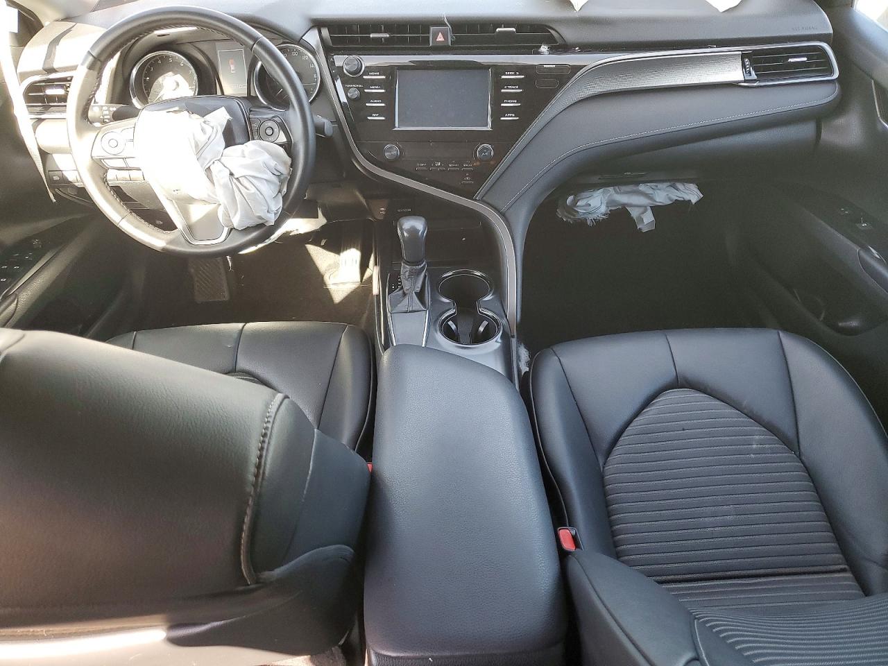 2019 TOYOTA CAMRY L photo 22