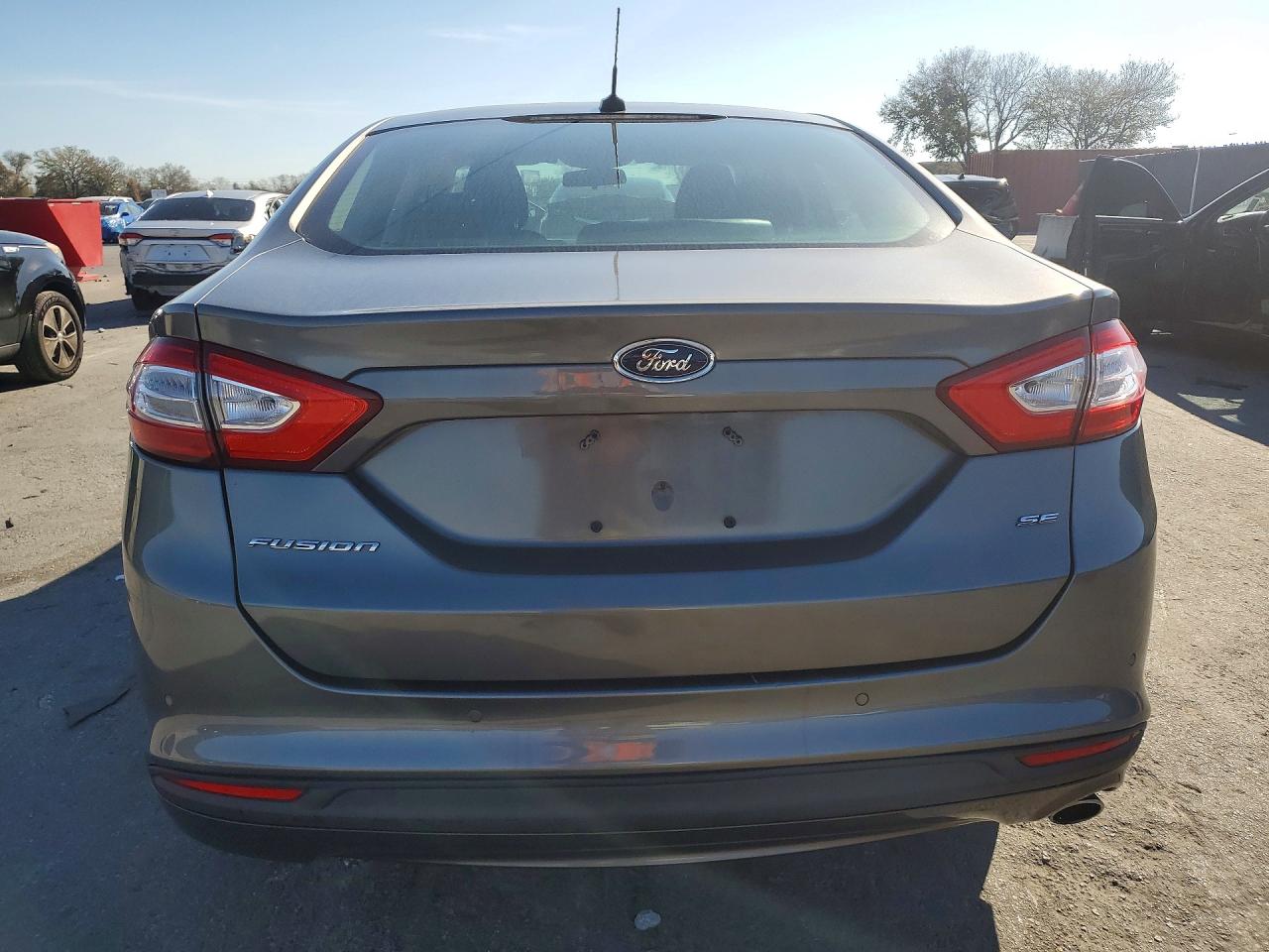 2014 FORD FUSION SE photo 16