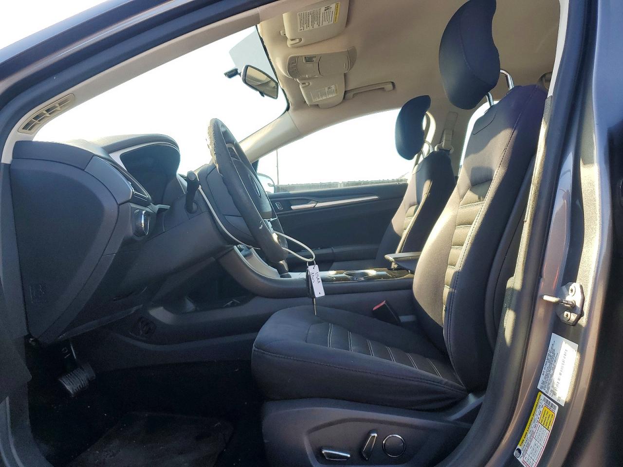 2014 FORD FUSION SE photo 19