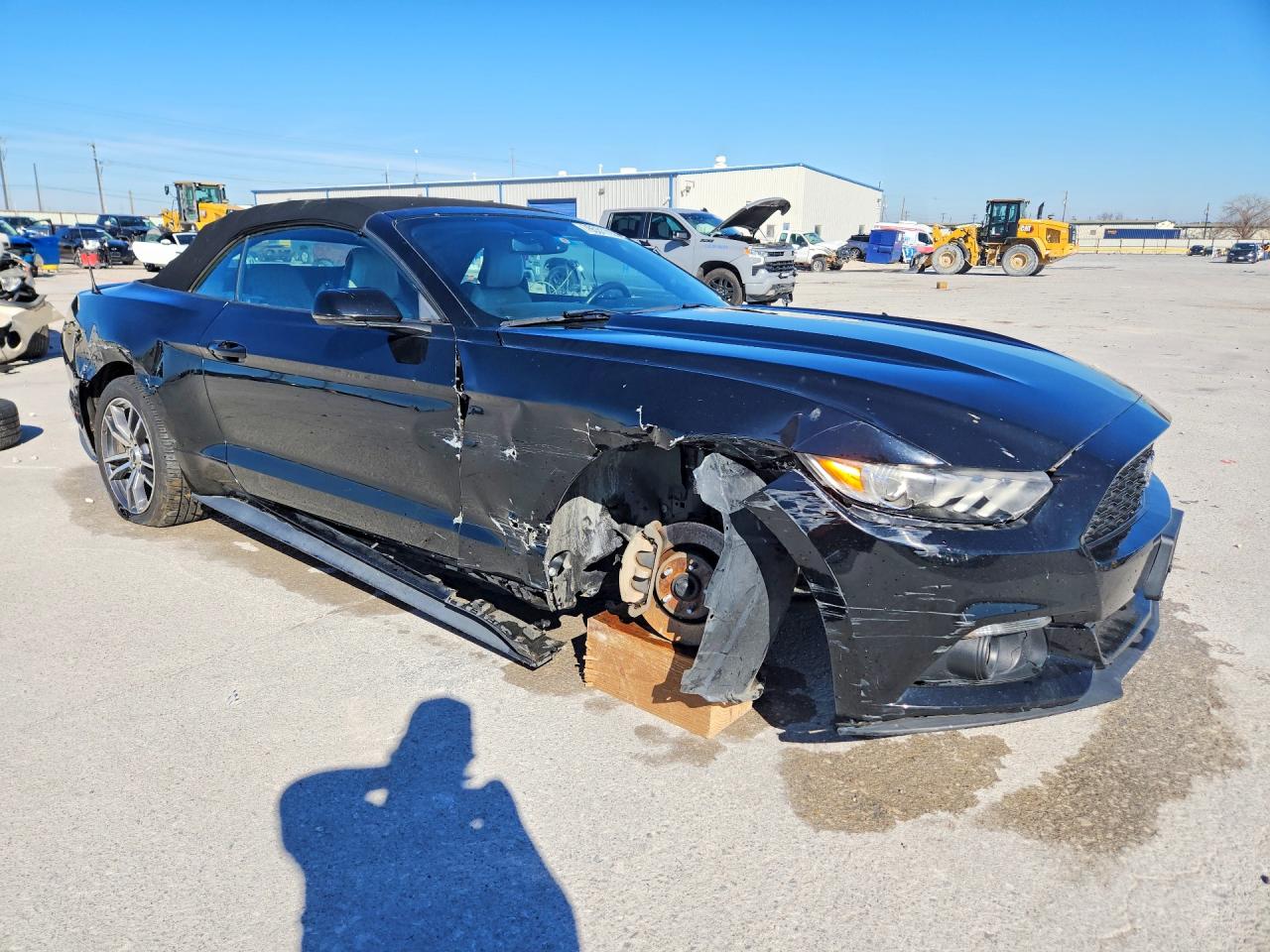 2017 FORD MUSTANG photo 4